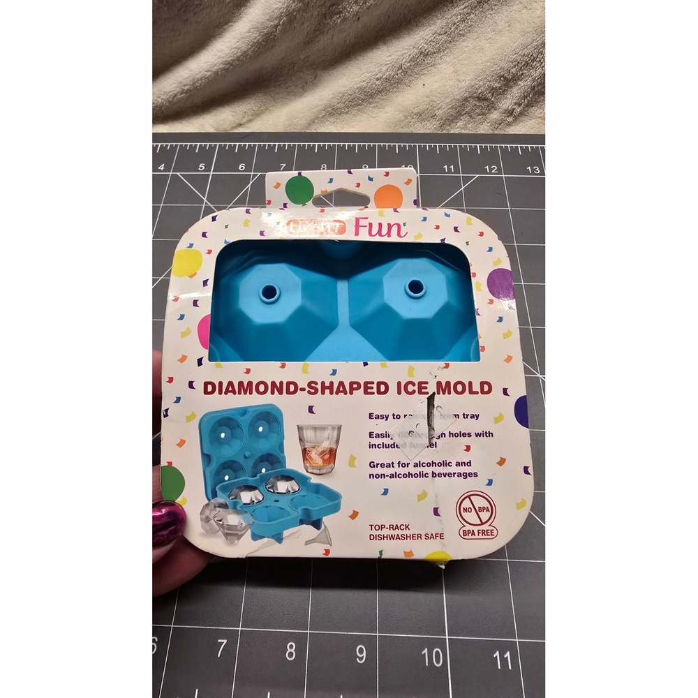 Liv-it Fun Diamond Shaped Ice Mold Blue Silicone 4-Cavity Large Gem Cube Tray